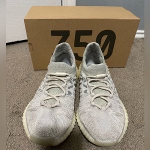 Yeezy 350V2 CMPCT